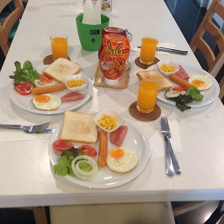 Eat-Ting Vandrarhem Bang Sao Thong Exteriör bild